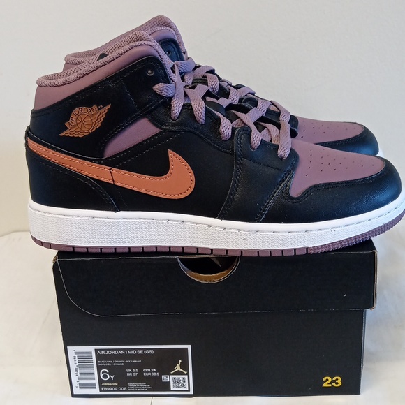 Air Jordan 1 mid se